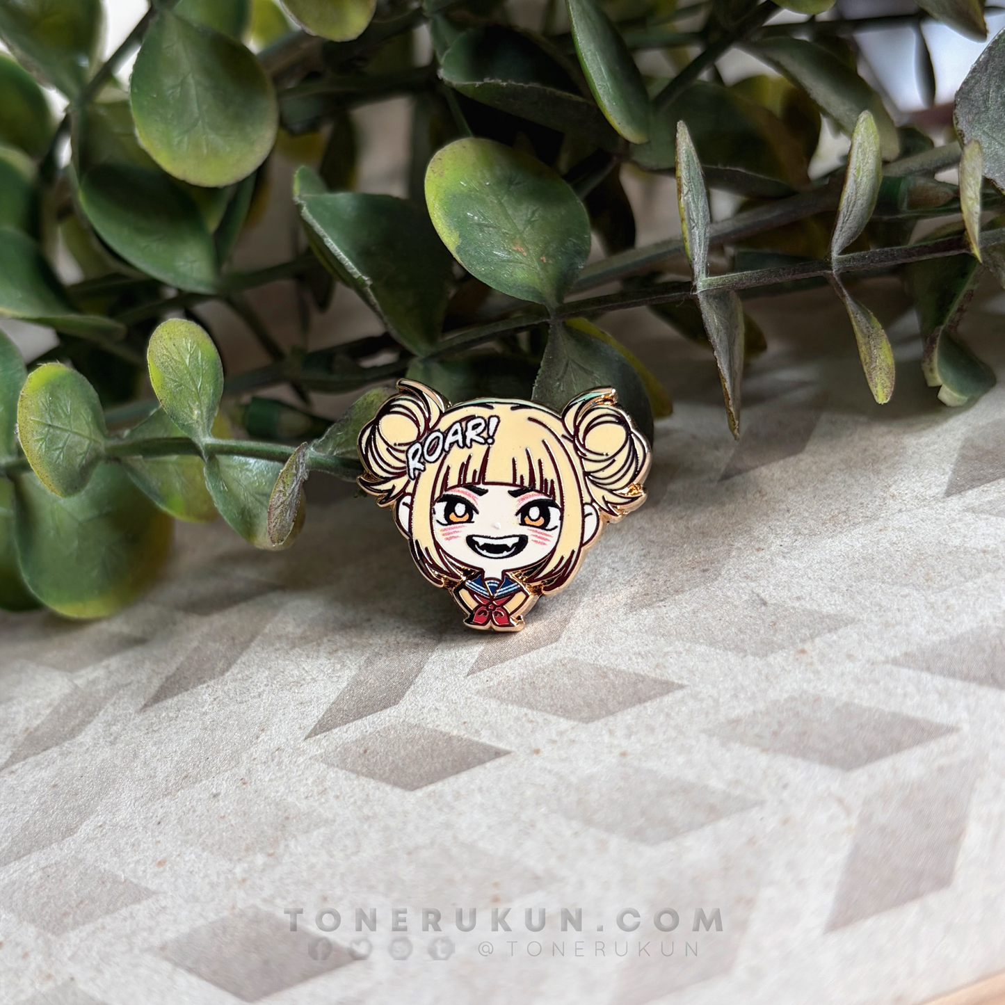 Mini Moods: Toga ♦ Enamel Pin